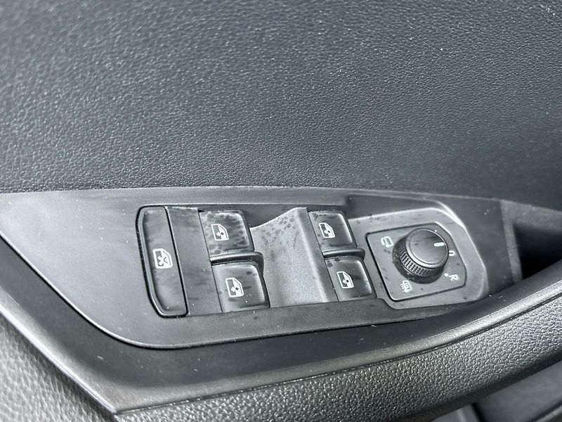 Škoda Karoq Sportline 4x4 DSG, nez. topení - fotka 21 z 30