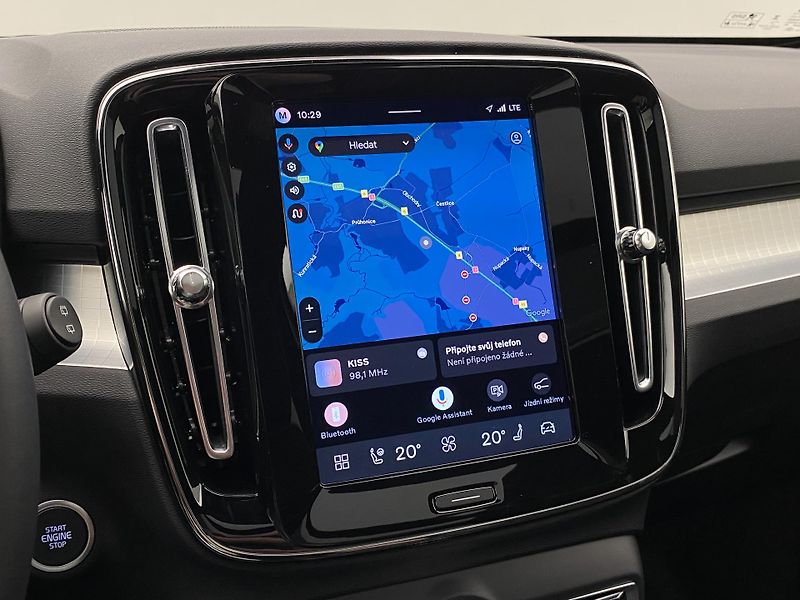 Volvo XC40 (2026) B3 AUT DARK PLUS - fotka 37 z 58