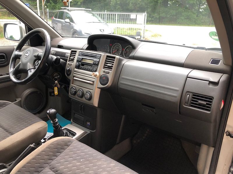 Nissan X-Trail (2005) 2.2 DCi 4x4 - fotka 16 z 24