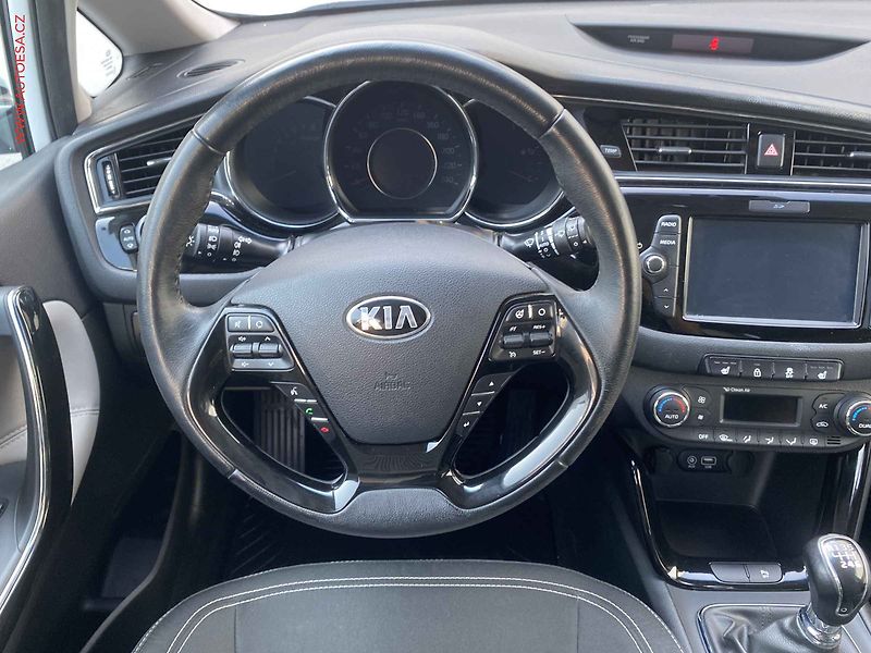 Kia Ceed (2017) 1.6 GDi, ČR, servis.kniha - fotka 11 z 17