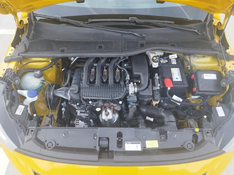 Peugeot 208 1.2i,volat-608 081 843 - fotka 16 z 17