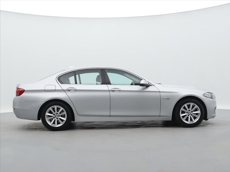BMW Řada 5 2,0 d 160kW xDrive Aut. CZ - fotka 8 z 38