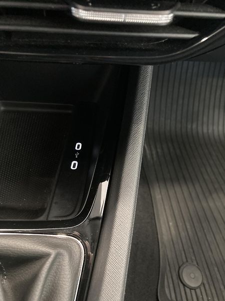 Škoda Octavia COMBI 2.0 TDI AMBITION - fotka 30 z 31