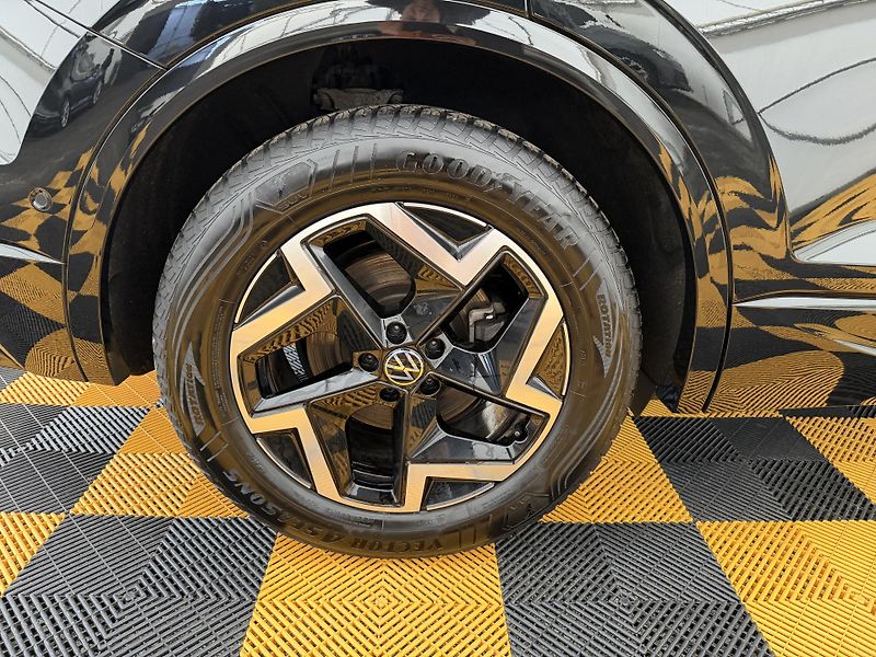 Volkswagen Touareg 3.0Tdi*1-MAJ*DPH*R-LINE*HUD* - fotka 23 z 51