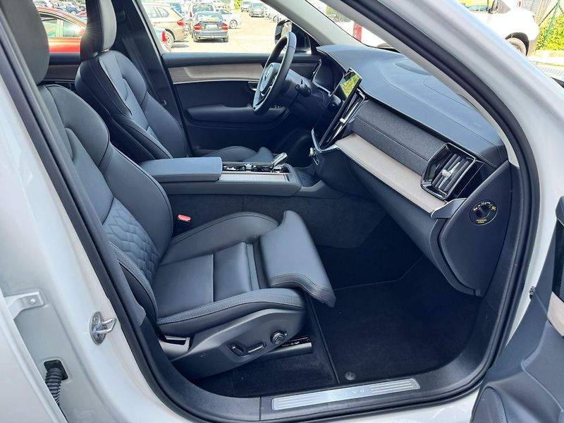 Volvo XC90 T8 AWD / 360 / kola/ REZERVACE - fotka 16 z 51