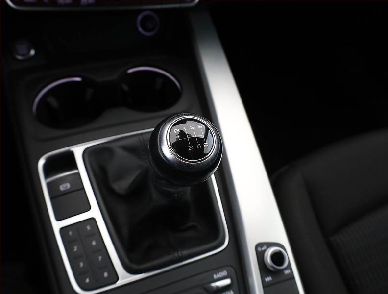 Audi A4 (2017) 2.0 TDI, Navi, Bi-Xenony - fotka 13 z 19
