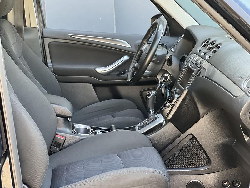 Ford S-MAX 2.2TDCi AUTOMAT NAVI KLIMA - fotka 32 z 44