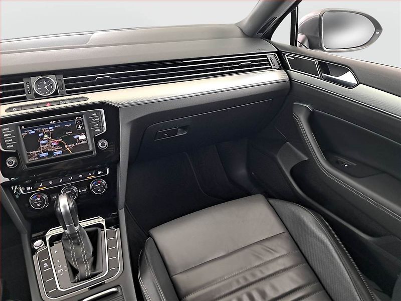 Volkswagen Passat (2017) R-Line 2.0 TDI, Automat, Kůže - fotka 8 z 19