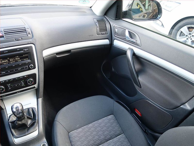 Škoda Octavia (2010) 1.4 TSI, Serv.kniha, Tempomat - fotka 8 z 16