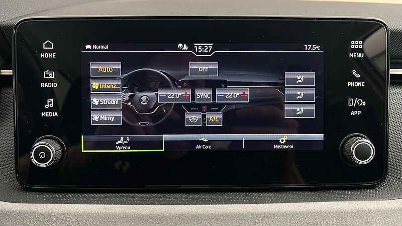 Škoda Scala 1.0 TSI DSG Top Selection - fotka 25 z 26
