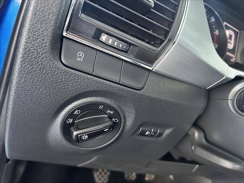 Škoda Fabia 1,2   TSI 66kW,SPORT,STYLE - fotka 10 z 26