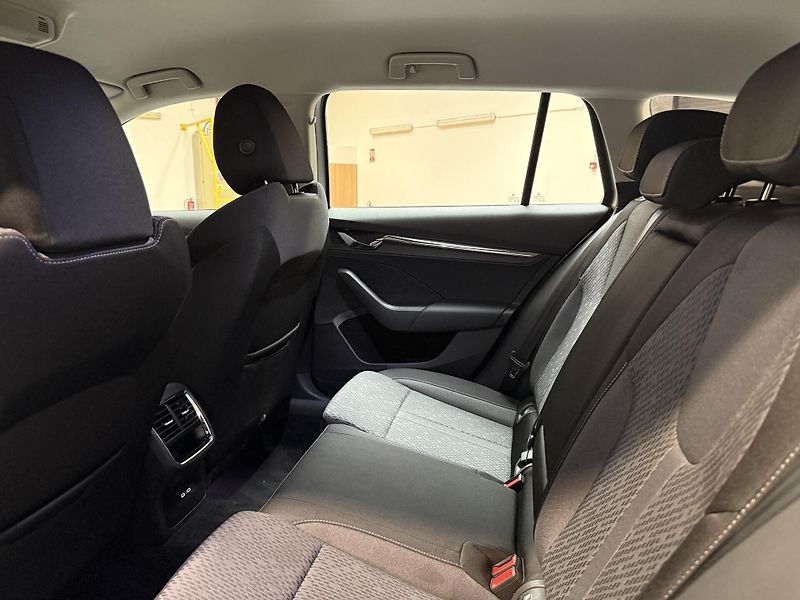 Škoda Octavia 2.0 TDI 110kW DSG Style Combi - fotka 11 z 14