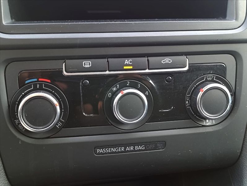 Volkswagen Golf 1,6 TDi Klimatizace - fotka 18 z 29