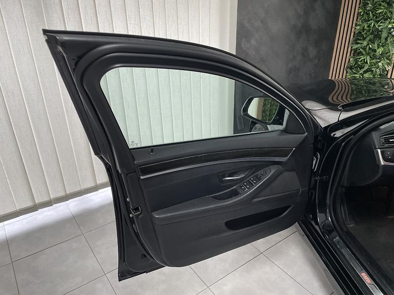 BMW Řada 5 2.0 D AT NAVI KŮŽE BI-XENON - fotka 19 z 28