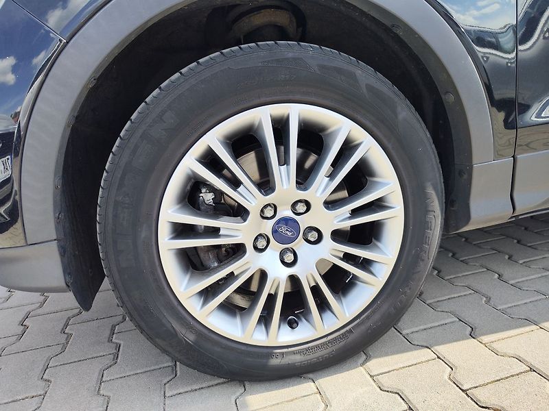 Ford Kuga 2.0 TDCi/103kW Titanium - fotka 30 z 31