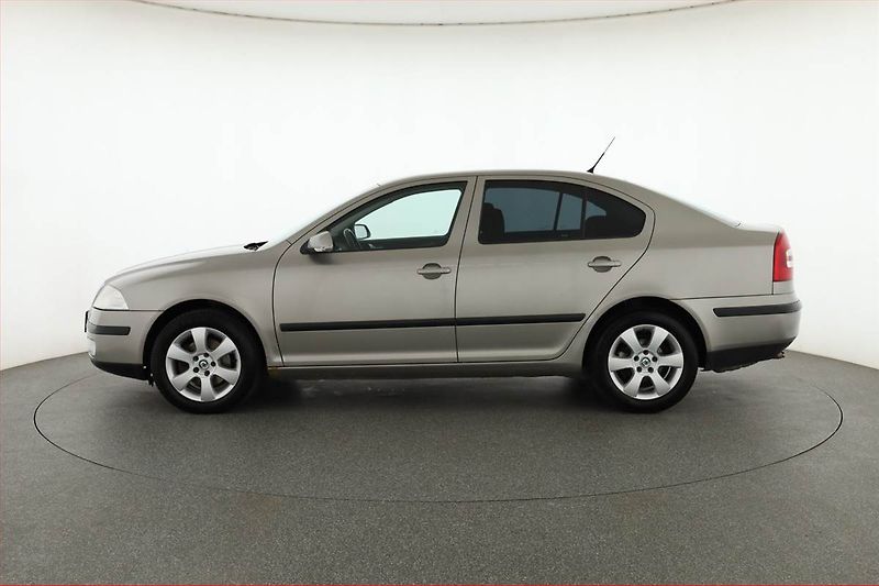 Škoda Octavia (2007) 2.0 TDI, nová STK, udržované - fotka 3 z 12