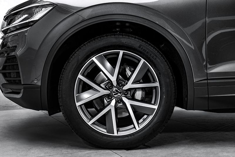 Volkswagen Touareg V6 3,0TDI Vzduch LED Tažné - fotka 2 z 18