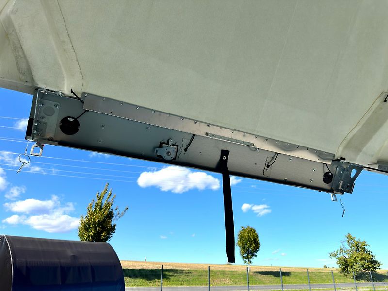 Brian James (2026) Race Shuttle, 470x190x160 cm   - fotka 29 z 30