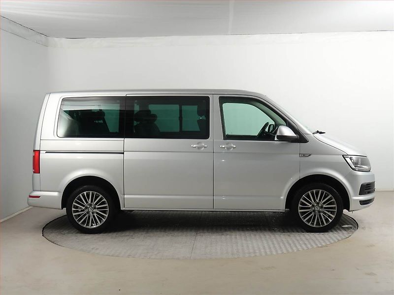 Volkswagen Caravelle (2016) Comfortline 2.0 TDI, 1Maj - fotka 6 z 21