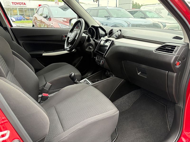 Suzuki Swift 1.2 DualJet MHEV 66kW - fotka 9 z 11