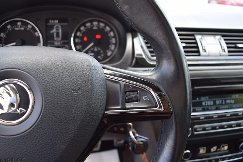 Škoda Rapid (2014) 1.2TSI 63kw AMBITION PANO OPS - fotka 27 z 50