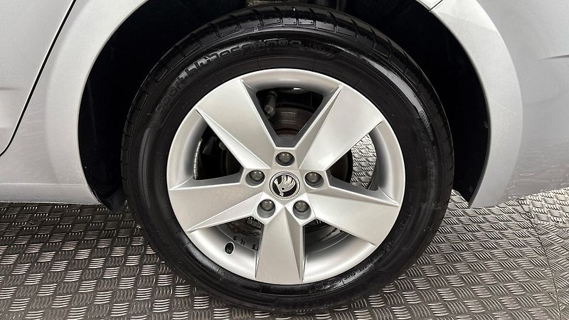 Škoda Octavia 1.5 TSI G-Tec DSG Ambition Com - fotka 19 z 22