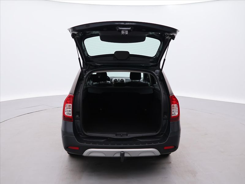 Dacia Logan 0,9 TCe 66kW CZ Stepway 1.Maj. - fotka 9 z 29