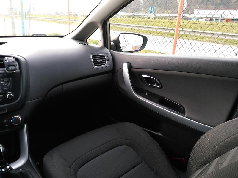 Kia Ceed 1,4i + LPG - fotka 9 z 26