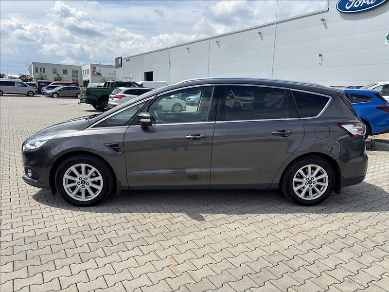 Ford S-MAX 2,0 EcoBlue 132kW Titanium 4X4 - fotka 2 z 39