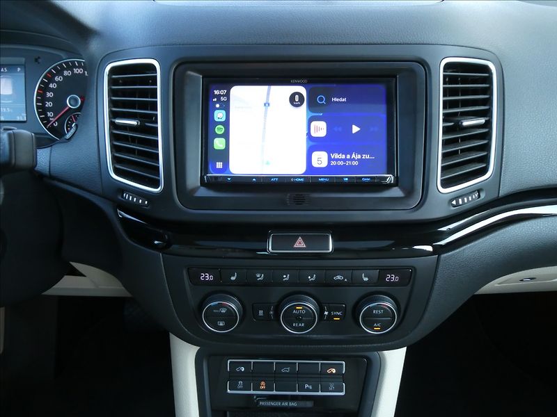 Volkswagen Sharan 2,0 TDi HIGHLINE, rezervace - fotka 31 z 50