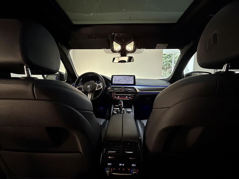 BMW Řada 5 530d xDrive M-Sport Laser FCL - fotka 23 z 48