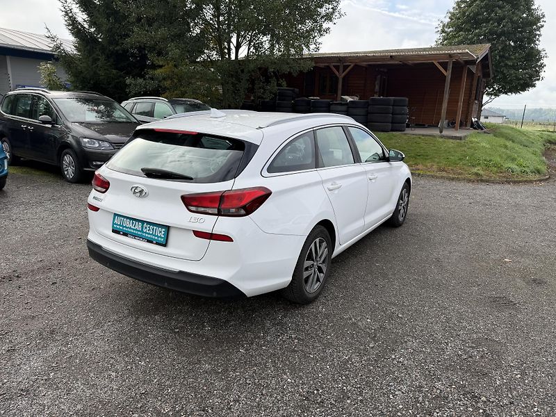 Hyundai i30 1.6 CRDi - fotka 6 z 23
