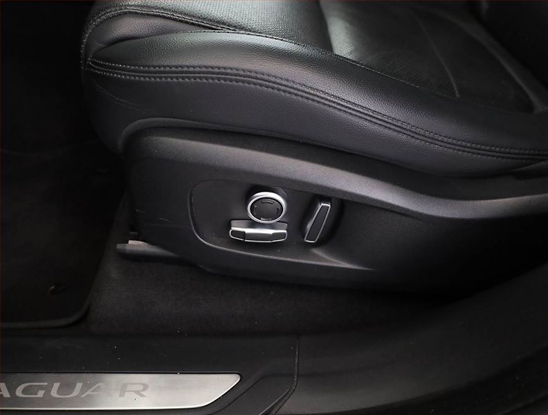 Jaguar F-Pace (2021) D200 AWD - fotka 17 z 20
