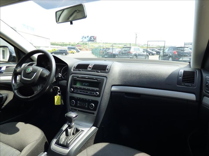 Škoda Octavia 1,6 TDI DSG, Xenon, Digi Klima - fotka 40 z 49