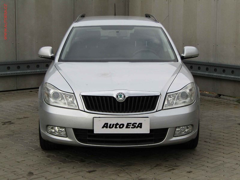 Škoda Octavia (2012) 1.6 TDi, ČR, Elegance - fotka 2 z 15
