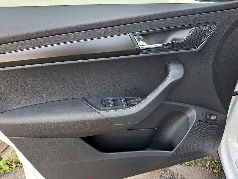 Škoda Karoq (2024) SportLine DSG 1,5TSi 110kW - fotka 32 z 35