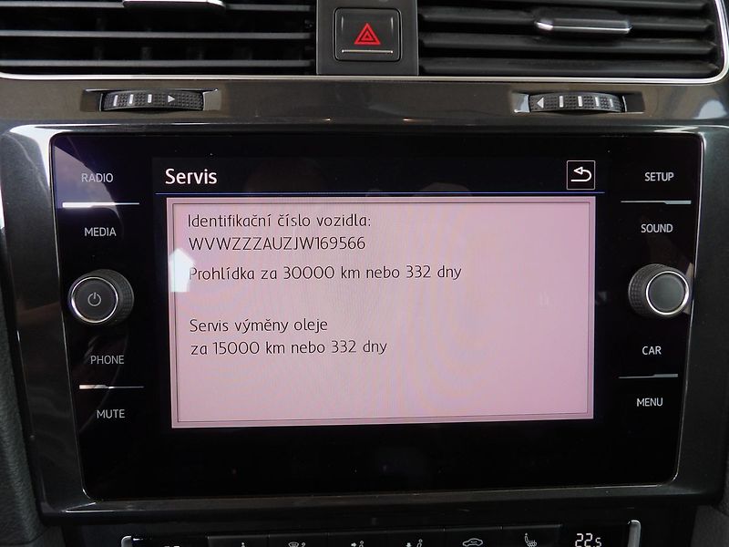 Volkswagen Golf 1.0TSI 81kW AutoAC Temp. 2xPDC - fotka 22 z 27