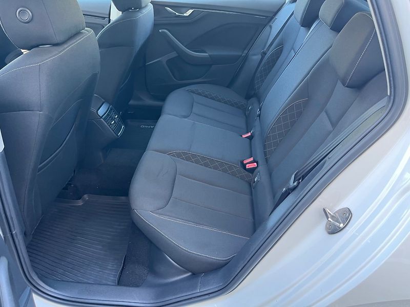 Škoda Kamiq (2023) 1.0 TSI - fotka 15 z 17