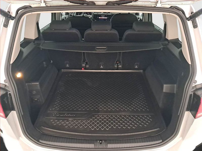Volkswagen Touran (2023) 1.5 TSI - fotka 14 z 19