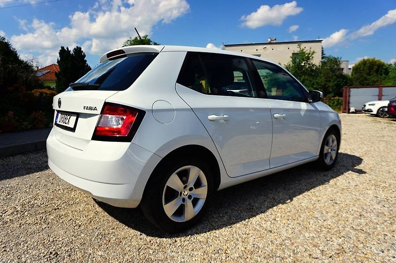 Škoda Fabia (2015) AMBITION 1,2 TSI 66 kW - fotka 4 z 35