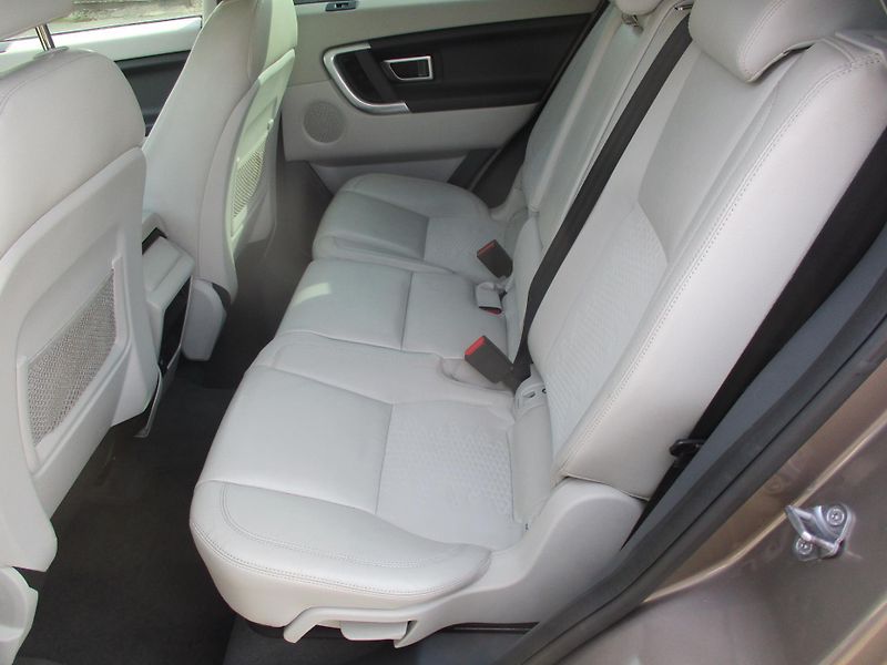 Land Rover Discovery Sport 2.0 TD4 110kW 4x4 koupeno CZ - fotka 33 z 42