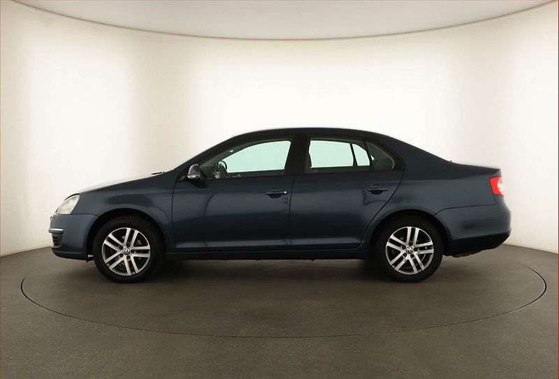 Volkswagen Jetta (2007) 1.6 - fotka 3 z 12