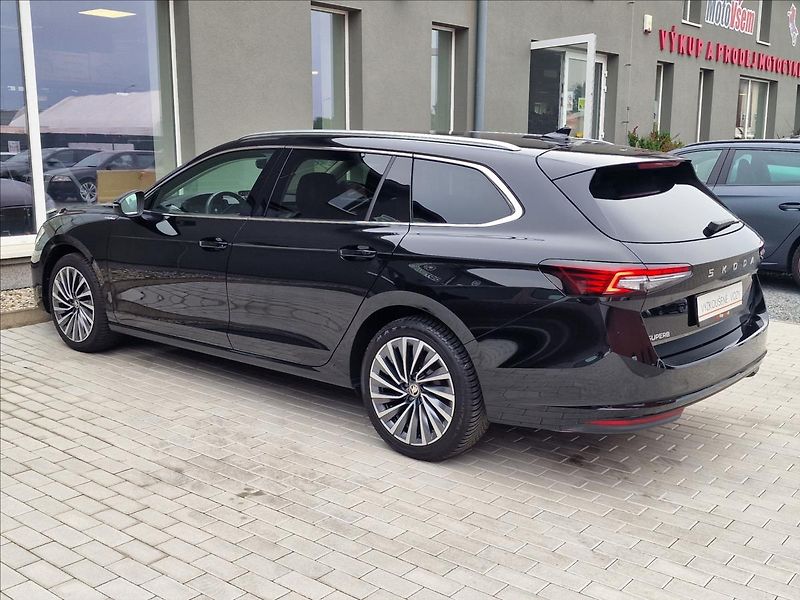 Škoda Superb 1.5 TSI DSG 110kW L&K Combi - fotka 7 z 50