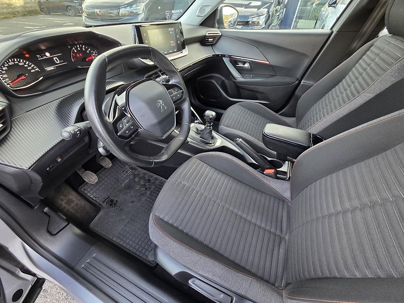 Peugeot 2008 (2020) 1.2 PT 100 ACTIVE MAN 6ST - fotka 9 z 27