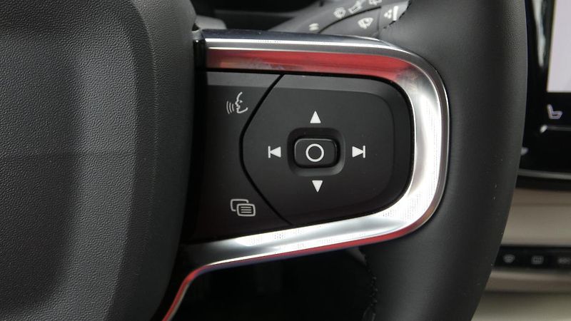 Volvo XC40 D3 Drive-E AWD Momentum - fotka 12 z 22
