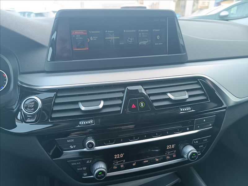BMW Řada 5 2,0 520d Xdrive Touring - fotka 17 z 20