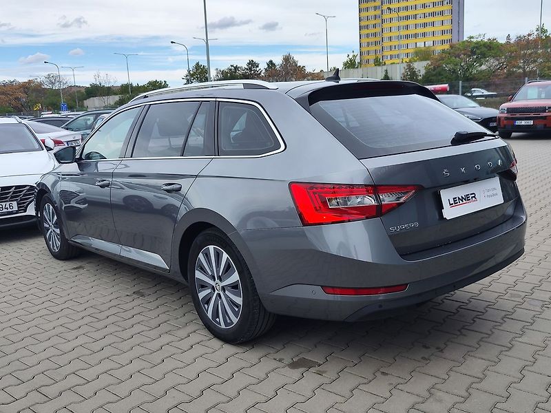 Škoda Superb 2.0 TDI/110kW Style DSG - fotka 7 z 35