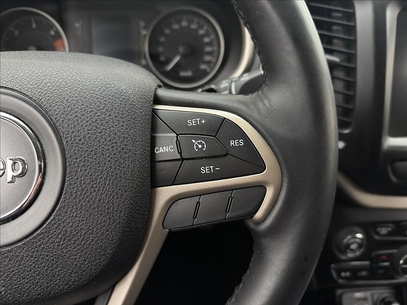 Jeep Cherokee 2,0 103kW 4X4 AC NAVI SENZORY - fotka 11 z 41