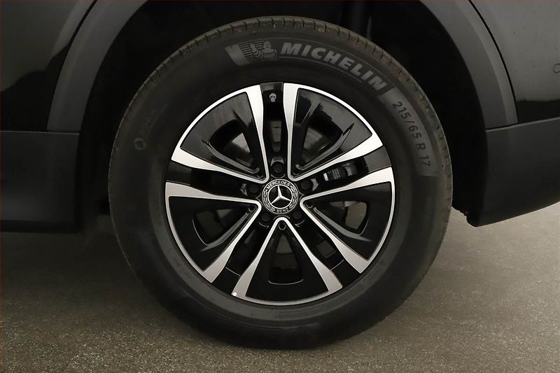 Mercedes-Benz GLB (2024) 200 d 4MATIC - fotka 20 z 20