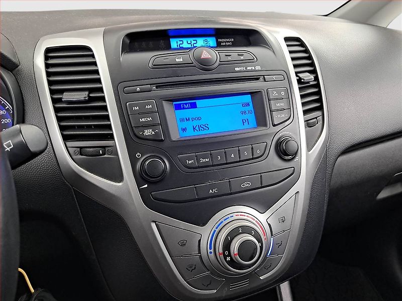 Hyundai ix20 (2015) 1.4 CVVT, Serv.kniha - fotka 12 z 15